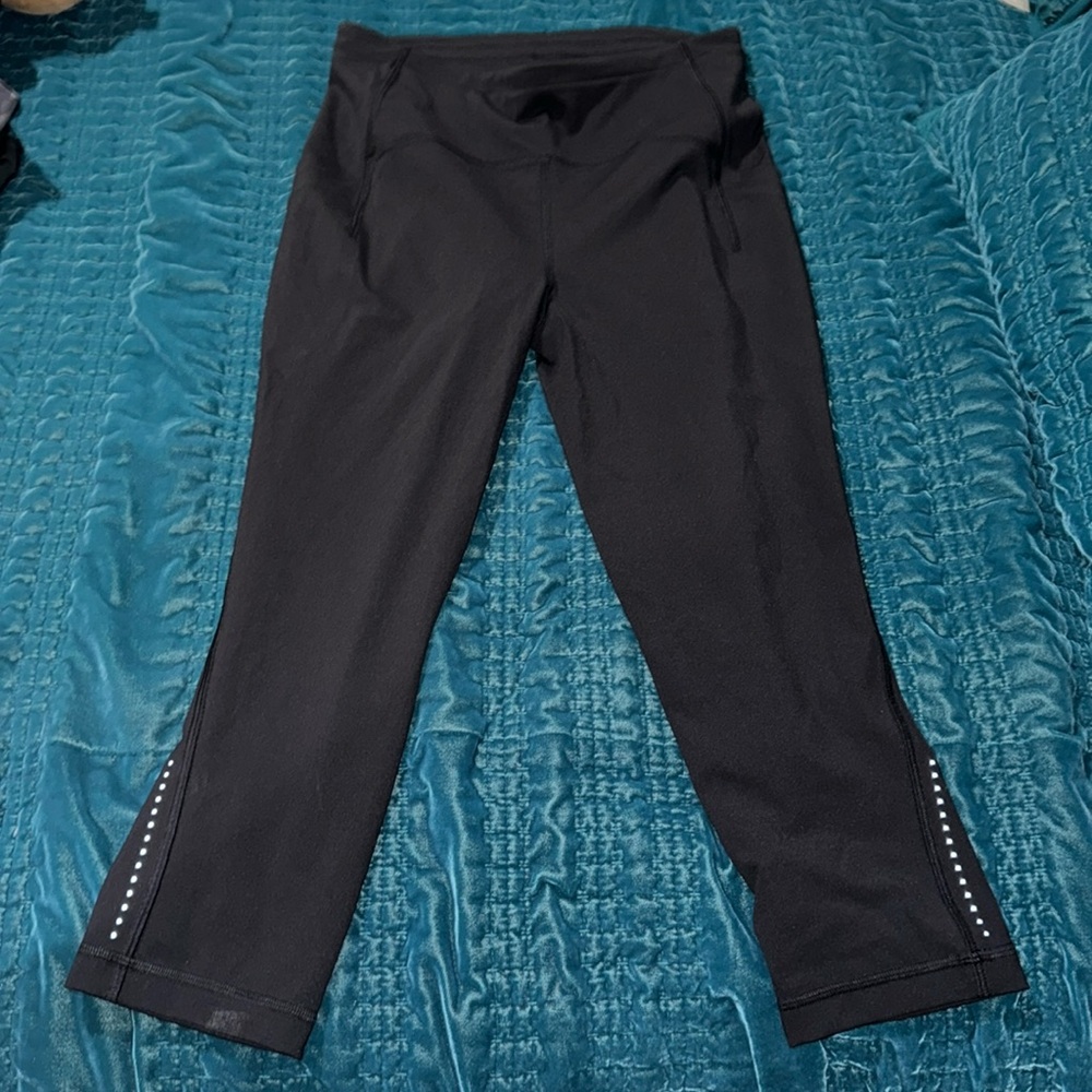 Size 8 - Lululemon - Swift Speed High-Rise Crop 21"